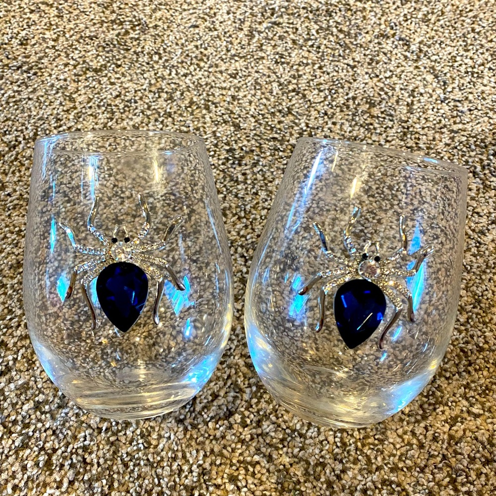 Stemless wine glasses